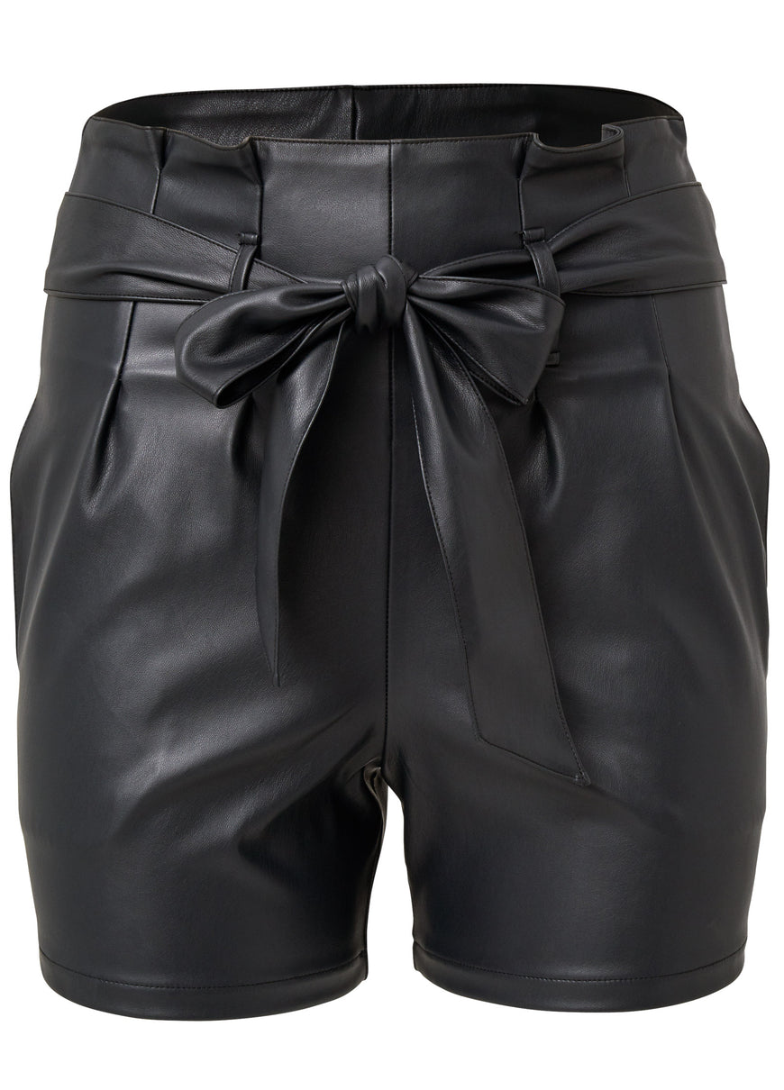 Short en simili cuir ceinturé - Noir